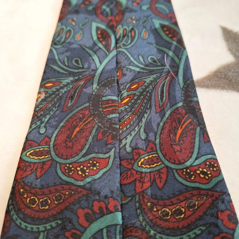 Vintage Mens Neck Tie Warner Bros. Looney Tunes Mania Bugs Bunny Friends Paisley